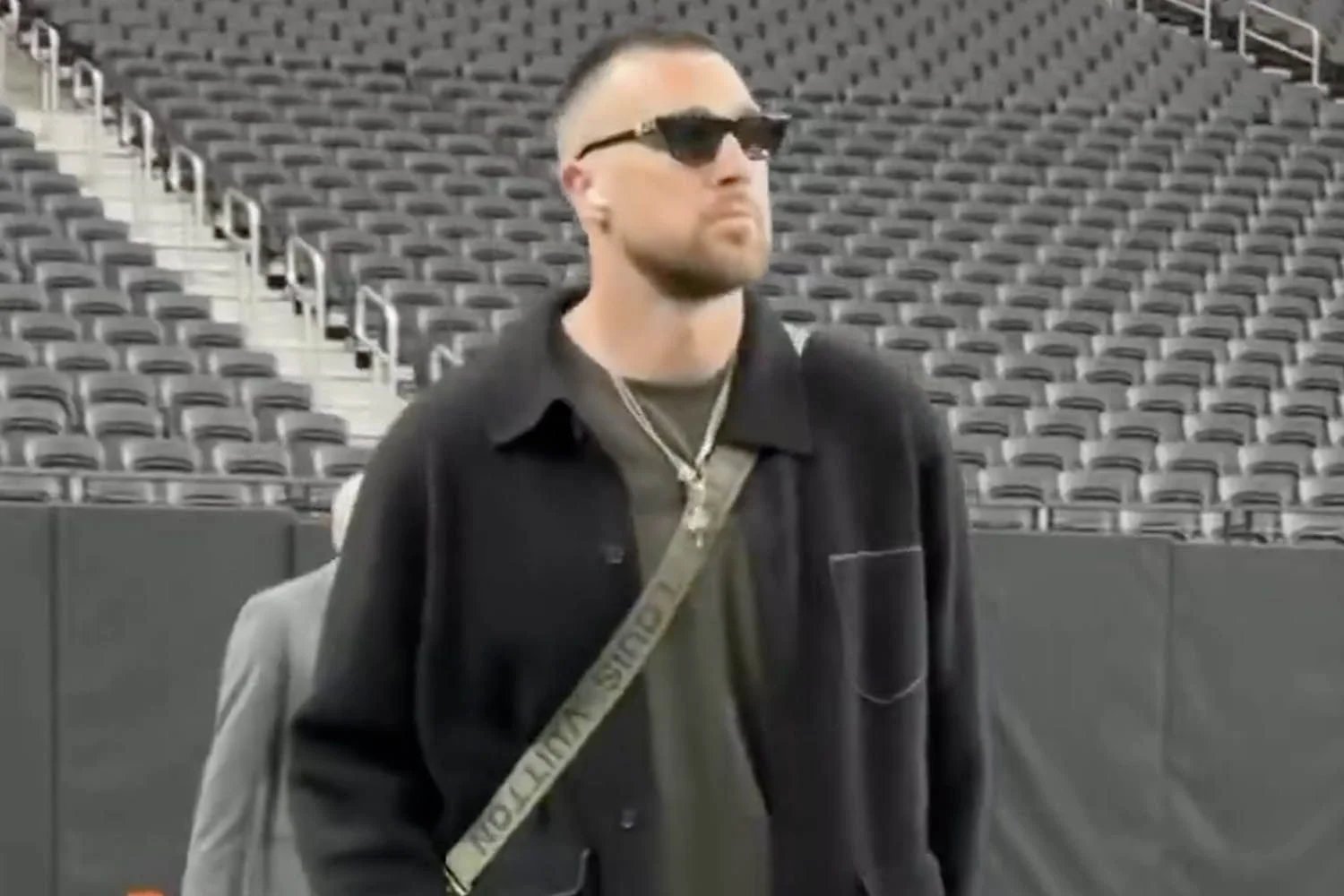 Travis Kelce Goes Dark for His Final Pre-Game Outfit of the Season Travis Kelce Goes Dark for His Final Pre-Game Outfit of the Season