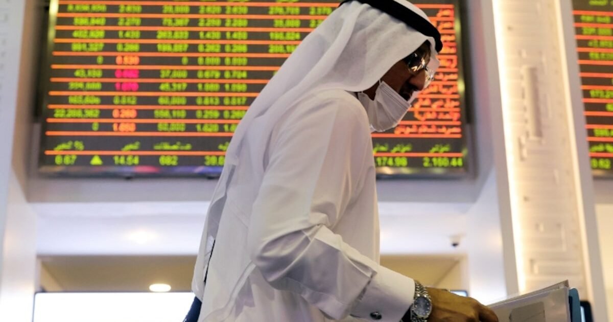 دبي وأبوظبي وقطر تتراجع أيضاً مع قلق حول شحنات الغاز ومضيق هرمز