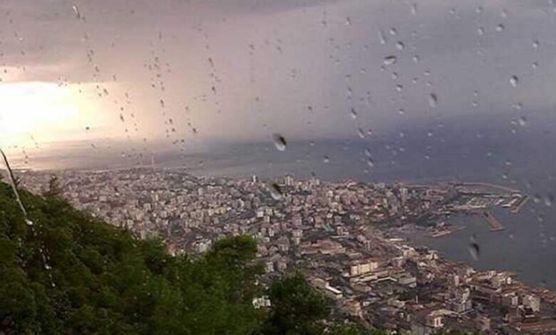 طقس لبنان يتصدر الترند: 110 رصداً للبرق والعواصف تضرب البلاد… و23 مناقصة لإعمار النبطية